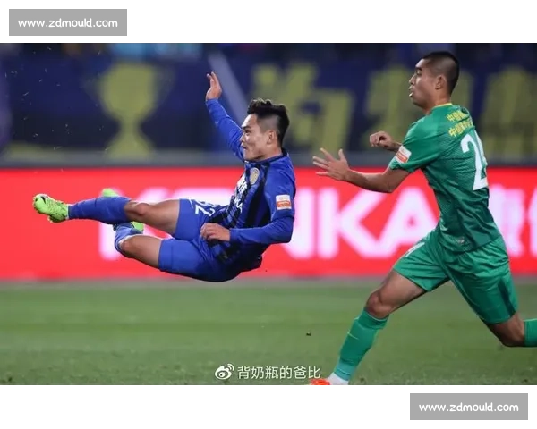 黄紫昌带伤出战创纪录！额眉缝八针仍头球破门