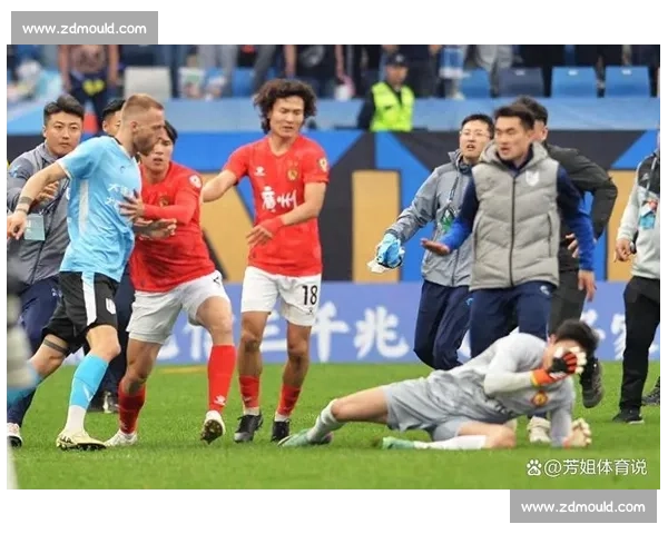 恩怨重逢！梭鱼湾球迷赛前另类 “问候” 前恒大门将霍深坪